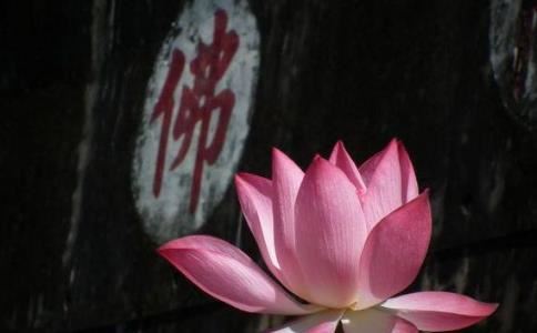人中黑痣面相好吗？人中长黑痣的人晚年不太好，这是为什么呢？